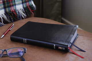 NIV Thinline Bible, Black Bonded Leather, Red Letter, Comfort Print (New International Version)