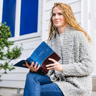 NIV, the Woman's Study Bible, Imitation Leather, Blue/Brown, Full-Color: Receiving God's Truth for Balance, Hope, and Transformation